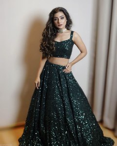 Lehenga Choli traditionnel d'hiver pour mariage, fête de Diwali, prêt pour l'été, en taffetas satiné, longueur ras du sol, matériaux recyclés, séchage rapide - Product Image 2