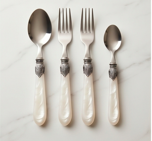 Juego de cubiertos vintage con mangos de nácar y cubiertos de metal en tono plateado, aptos para lavavajillas, vajilla para bodas. - Product Image 1