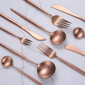 Juego de cubiertos de metal de estilo clásico diseñado para hogares tradicionales y mesas de comedor elegantes - Product Image 5