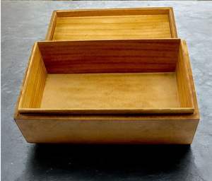 Boîte à bijoux en résine artisanale de qualité supérieure avec un design unique, solution de rangement élégante pour protéger et organiser des objets précieux - Product Image 1