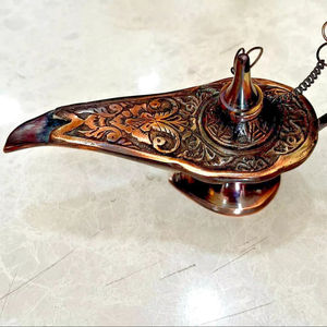 Lámpara de Aceite Antigua de Aladino, Artesanía en Latón, Elegante Pieza Decorativa Vintage para Decoración del Hogar, Regalo - Product Image 3
