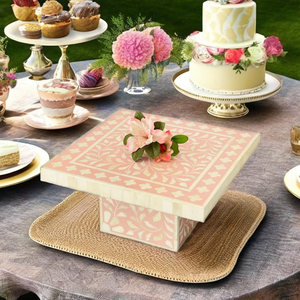 Soporte cuadrado para pastel con incrustaciones de hueso rosa y blanco Herramientas elegantes para pasteles - Product Image 1