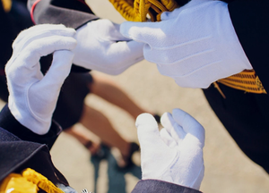 Guantes Blancos de Algodón 100% Legend, Talla Mediana, para Ceremonias Formales y Uniformes - Product Image 6