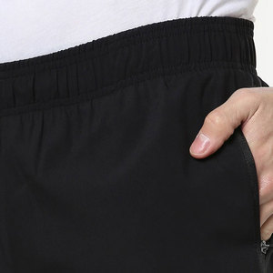 Shorts Bermuda pour homme, couleur noire unie, avec taille élastique et poches, style décontracté, tissu tricoté à séchage rapide - Product Image 6