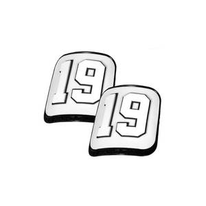 Protège-cuisses personnalisés de haute qualité avec numéros et initiales, fabriqués avec des matériaux de première qualité et disponibles dans toutes les couleurs et lettres. - Product Image 2