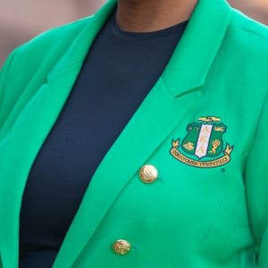 Blazer Verde Personalizado para Mujer, Bordado con Diseño de Escudo, Botones Dorados, Manga Larga, Solapa con Muescas, Doble Botonadura, Formal - Product Image 2