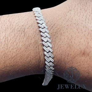 Bracelet tennis moderne et élégant en moissanite unisexe avec pierres étincelantes, plaqué or, cadeau au prix export - Product Image 2