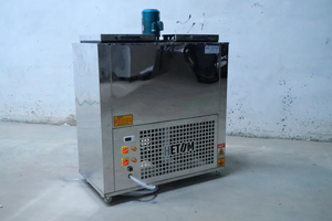 Dispensador profesional de postres congelados para mostrador con sistema de refrigeración silencioso para delicias lácteas cremosas en cafeterías y restaurantes - Product Image 3
