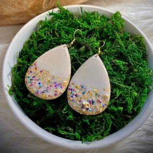 Pendientes de Resina Hechos a Mano H a CRAFT - Pendientes de Clip Estilo Clásico para Fiestas para Mujer - Product Image 5