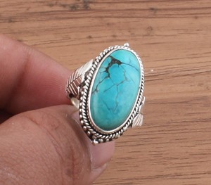 Bague en argent sterling 925 à trois rangs classique pour femmes, en turquoise naturelle faite à la main, vente en gros, fabricant sur mesure - Product Image 1