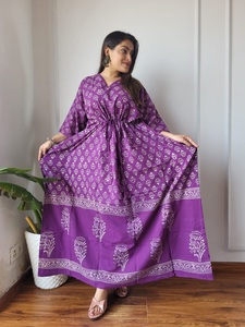 Vestido Maxi Morado con Estampado Floral, 100% Algodón Ecológico, Cuello en V, Estilo Boho Holgado, Manga Tres Cuartos, Bordado a Mano, para Uso Diario - Product Image 1