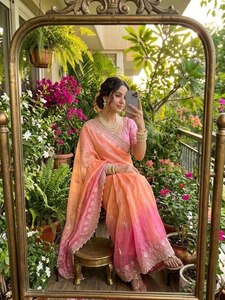 Sari en satin brodé Satin Grace, Sari Royal Satin Bloom, Sari élégant à bordure Aarco, Sari brodé au fil de perle - Product Image 4