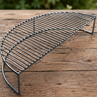 Grille de barbecue demi-lune robuste en fonte, portable, surélevée, pour charbon de bois, résistante à la corrosion, anti-poussière et aux UV