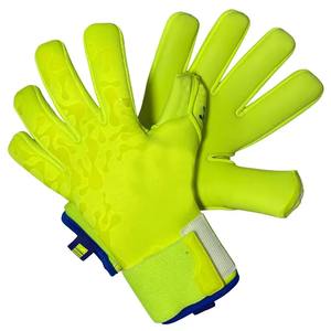 La paume texturée et les doigts flexibles offrent un contrôle stable lors des plongées avec les gants de gardien de but pour une utilisation quotidienne en match. - Product Image 1