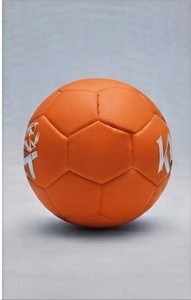 Ballon de football d'entraînement en PU orange avec logo K4 pour la pratique des arts martiaux, équipement durable unisexe - Product Image 2