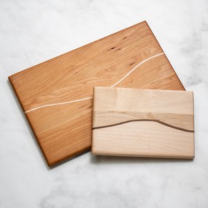 Planche à découper et plateau de service en bois, forme rectangulaire durable, qualité supérieure, fabrication artisanale sur mesure - Product Image 3