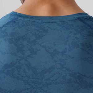 Camiseta de gimnasio para hombre, corte ajustado, transpirable, tela elástica, para entrenamiento, secado rápido, ropa deportiva. - Product Image 2