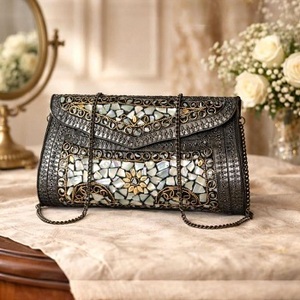 Mini pochette élégante avec décorations Kundan et embellissements raffinés, idéale pour les mariages, sac à main en métal par F S International. - Product Image 3