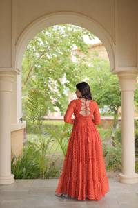 Leranath Fashion Robe Anarkali Rouge Traditionnelle Longue pour Femme, Col Indien, pour Festivals et Mariages en Inde, en Matériaux Recyclés - Product Image 3