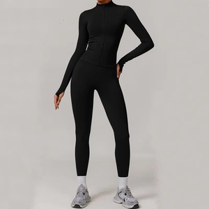 Conjunto de sujetador deportivo de marca privada personalizada para mujer, ropa deportiva para correr, sujetador transpirable hasta la rodilla, conjunto de sujetador con dos bolsillos - Product Image 1