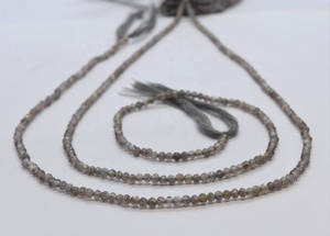 Cuentas redondas de piedra lunar gris natural de 2 mm con microfacetado para la fabricación de joyas, cuentas de cristal sueltas al por mayor. - Product Image 3