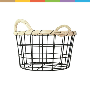 Organisation de la maison avec un panier de rangement en fil métallique élégant et durable, finition or rose, poignées intégrées pour un transport facile - Product Image 6