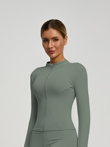 Vestes de yoga pour femmes sur mesure de haute qualité, anti-boulochage, douces, imperméables, respirantes et confortables. - Product Image 4