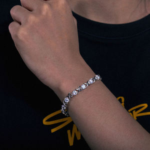 สร้อยข้อมือเงินแท้ 925 ชุบโรเดียม ประดับคริสตัลทรงกลมแบบหนามเตย สำหรับผู้หญิง เครื่องประดับงานแต่งงานสุดคลาสสิก - Product Image 3