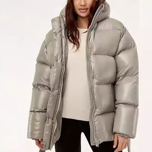 Chaqueta Corta Acolchada para Mujer, Diseño Nuevo y Moderno, Chaqueta Acolchada de Invierno Personalizada de Alta Calidad con Cierre y Protección Contra el Viento - Product Image 6