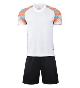 Ensemble maillot et short de football personnalisés 100 % polyester sublimé, séchage rapide, respirant, manches courtes, uniforme d'entraînement d'équipe - Product Image 1