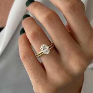 Anillo de doble banda con diamante cultivado en laboratorio de corte ovalado de 2.01 quilates, oro amarillo de 14K, regalo de boda para novia, amuleto de promesa, joyería. - Product Image 3