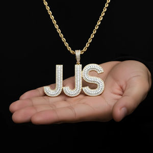 Collar Unisex de Plata de Ley 925 Chapado en Oro de 14k con Diamante Moissanita y Letra de Rapero, Colgante Personalizable de Alta Calidad - Product Image 1