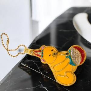 Decoración Colgante de Osito de Peluche Zari |   Adorno Colgante Decorativo Temático Infantil Hecho a Mano con Hilo Metálico y Pedrería - Product Image 4