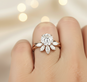 Anillo de compromiso solitario de moissanita brillante de 2 quilates con banda delicada de cinco piedras de corte marquesa y diseño de chevron, conjunto nupcial. - Product Image 2