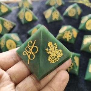 พีระมิดหยกเขียว งานแฮนด์เมด สัมผัสเหมือนจริง สลักลายพระพิฆเนศ พระลักษมี หมายเลขเทวดา 808 520 741 สำหรับการบำบัดทางจิตวิญญาณ ความรัก และตกแต่งบ้าน - Product Image 3