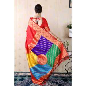 ผ้าซิ่นทอสีแดงลายพานาราซีหลากสี พร้อมลายปักดิ้นทอง  ผ้าไหมเนื้อนุ่ม สไตล์อินเดียและปากีสถาน น้ำหนัก 650 กรัม - Product Image 4