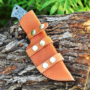 Couteau de camping à lame fixe en acier Damas fait main, de haute qualité, à pointe tombante, avec manche en bois, 10 pouces, étui en cuir et clip en acier - Product Image 5