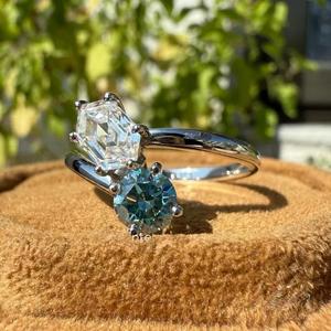 Elegant and modern <b>two</b>-<b>stone</b> (Toi et Moi) engagement <b>ring</b> - Product Image 1