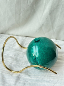 Pochette sphérique en résine artisanale indienne avec poignée supérieure en laiton, sac de soirée de luxe pour femmes, idéal pour les mariages et événements. - Product Image 4