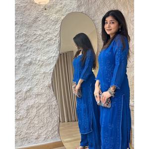 Beau haut et bas avec broderie de fil Taille XL - Product Image 5