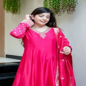 VASTRA COTTAGE Conjunto de Kurti Anarkali con Base de Chanderi, Pantalón y Dupatta para Mujer, con Bordado Banarasi Zari y Espejo, Ropa Étnica - Product Image 6