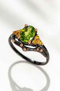 Anillo de Plata con Peridoto en Forma de Rama, Diseñado para una Elegancia Orgánica, con un Brillo Verde Fresco y un Estilo Atemporal de Joyería Artesanal - Product Image 3