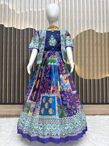 Nouvel ensemble Lehenga Choli pour filles, super tendance et festif, bleu marine, avec broderie artisanale, imprimé numérique, Koti et jupe à motifs miroir - Product Image 3