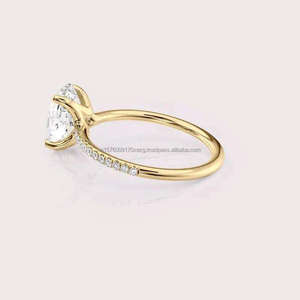 Anillo de Compromiso de Moissanita con Diseño Único para Colección de Joyería Clásica, Ceremonia de Compromiso y Ocasiones Románticas en Venta - Product Image 4