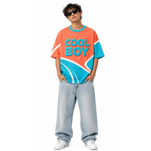 Camiseta de Manga Corta Oversize para Hombre Cool Boy, Diseño Casual con Estampado en Contraste Naranja y Azul, Cuello Redondo, Tejido con Relieve - Product Image 3
