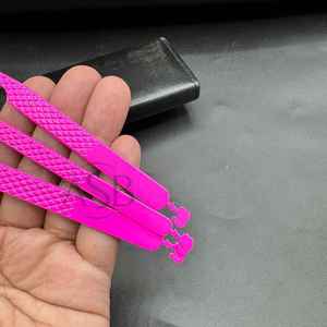 Pinzas para Extensión de Pestañas de Acero Inoxidable Japonés Rosa Intenso con Agarre de Diamante y Logotipo Personalizado, Pinzas para Volumen de Pestañas con Diseño de Cara de Muñeca - Product Image 2