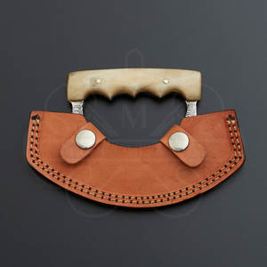 Cuchillo Ulu de Acero de Damasco Hecho a Mano con Mango de Hueso de Vaca y Funda de Cuero - Product Image 3