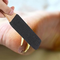 Lime à pieds manuelle avec manche en bois, outil de pédicure double face, éliminateur de peaux mortes pour hommes, femmes et personnes âgées