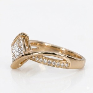 Bague de fiançailles en or jaune 14K/18K avec diamant taille princesse, bande torsadée croisée unique, bague de mariage solitaire pour femme - Product Image 4