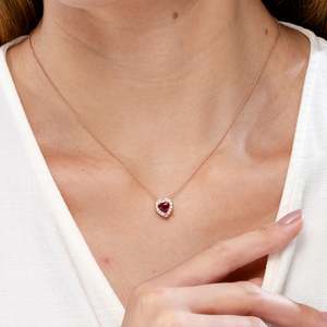 Pendentif en or massif 14 carats avec rubis rouge naturel et halo de diamants en forme de cœur, cadeau de luxe pour la Saint-Valentin, pendentif diamant de haute qualité pour elle - Product Image 4